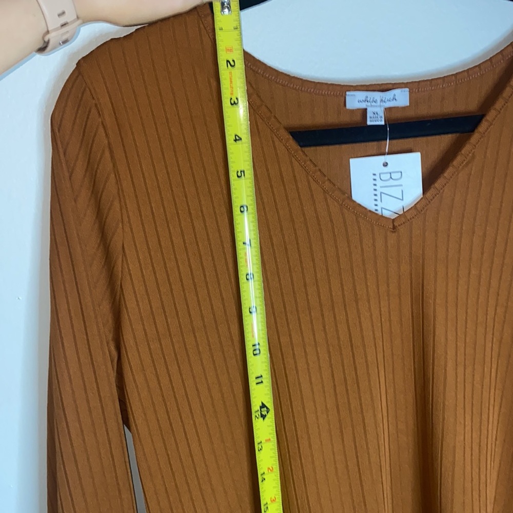 🌵NWT Burn Orange long sleeve ribbed fun designed top! - Picture 4 of 8